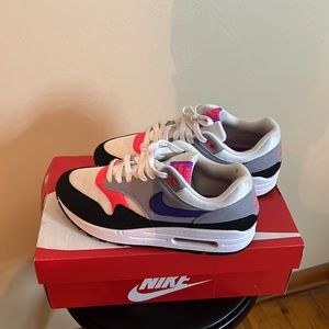 Women’s Nikes.
